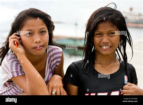 4 pinay girls|Exploring Filipina Women On The Streets Of Manila .